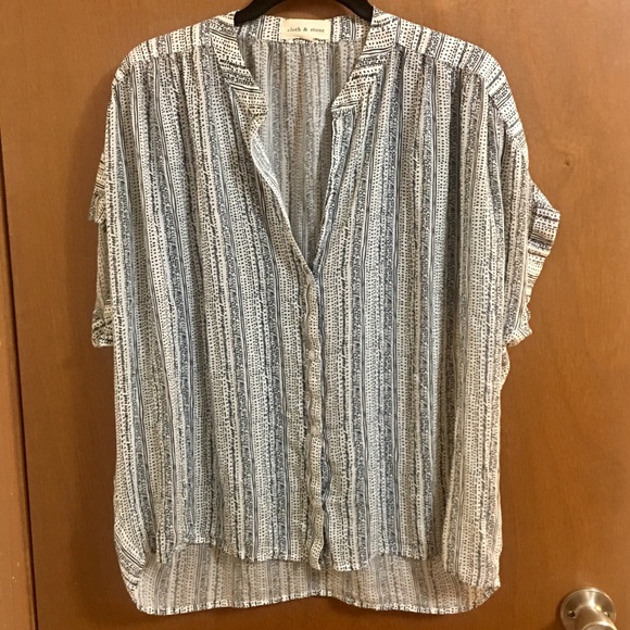 Anthropologie Tops - Anthropologie Cloth and Stone Button Up Blouse